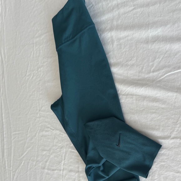 Like New Women's Nike Dri Fit 7/8 running tights- size S - Picture 3 of 4